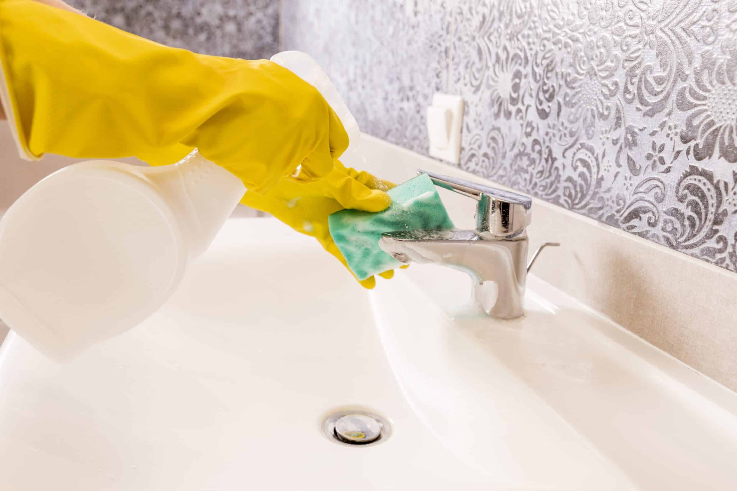 How to clean your bathroom? Step-by-step guide