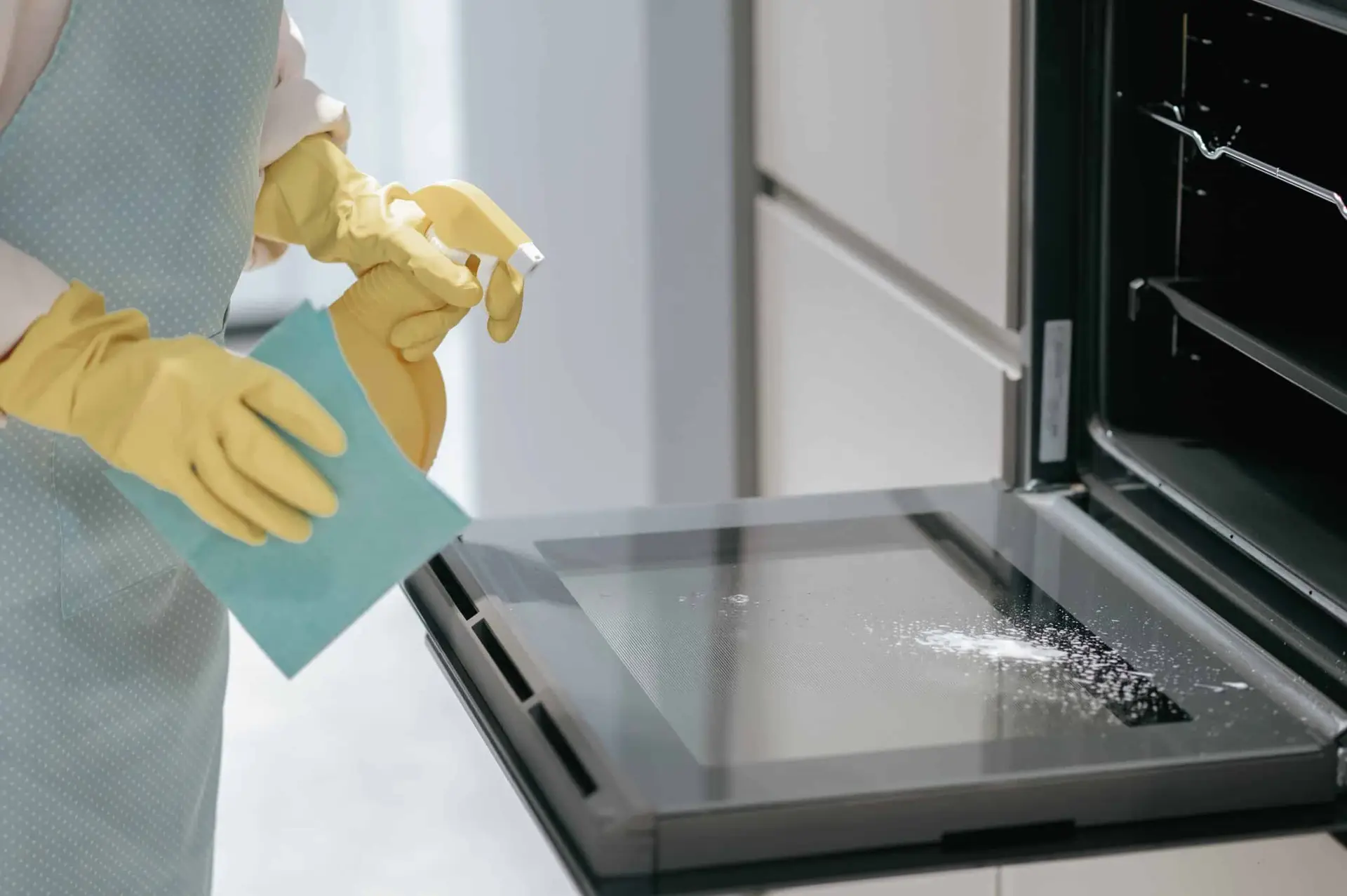 Easiest Way to Clean an Oven