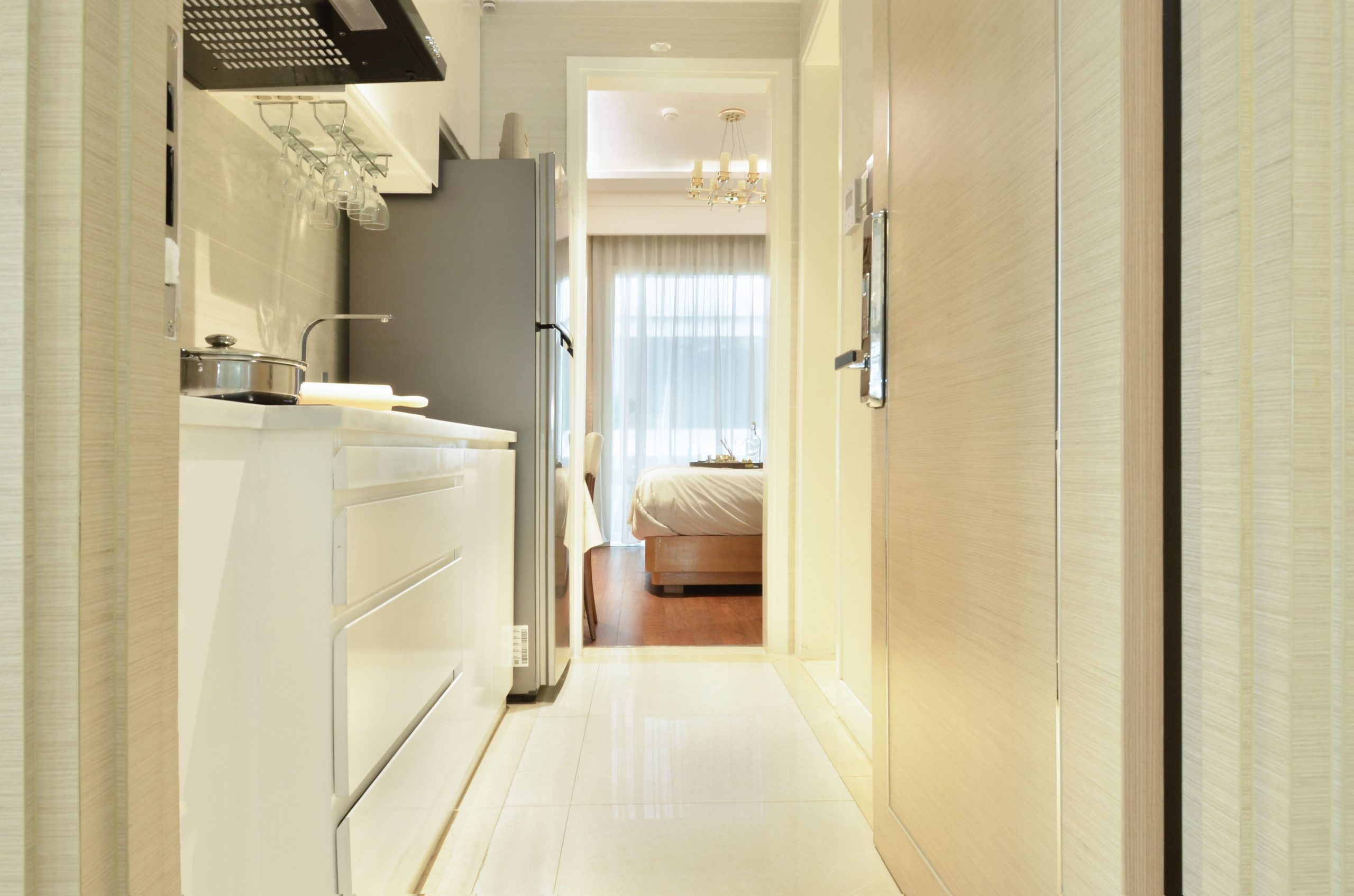Bright, tidy modern kitchen with natural light, representing a freshly deep cleaned McKinney home before back to school