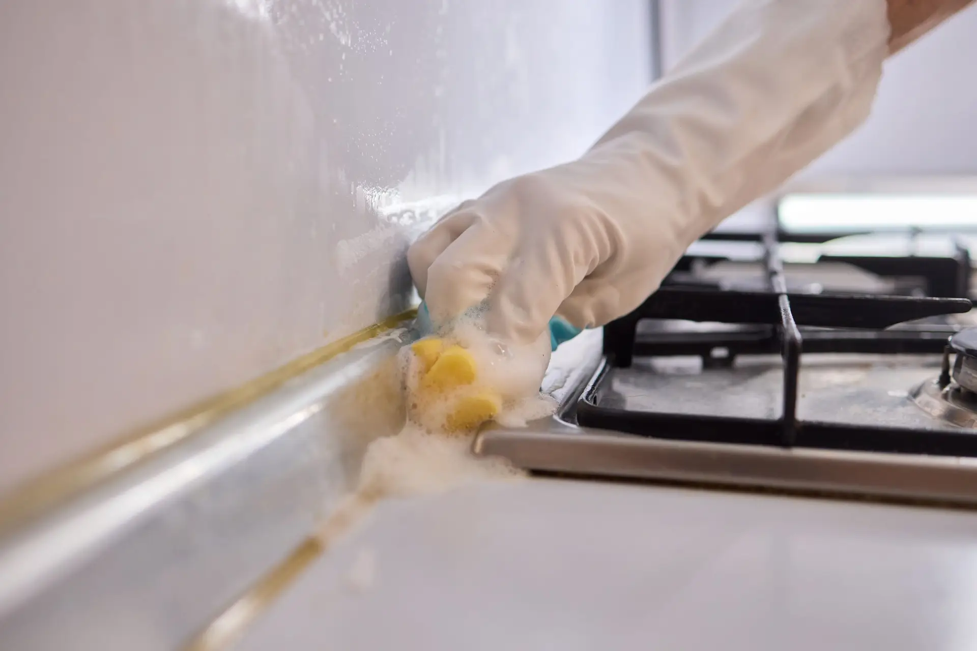 Prevent Kitchen Grease Buildup at Home