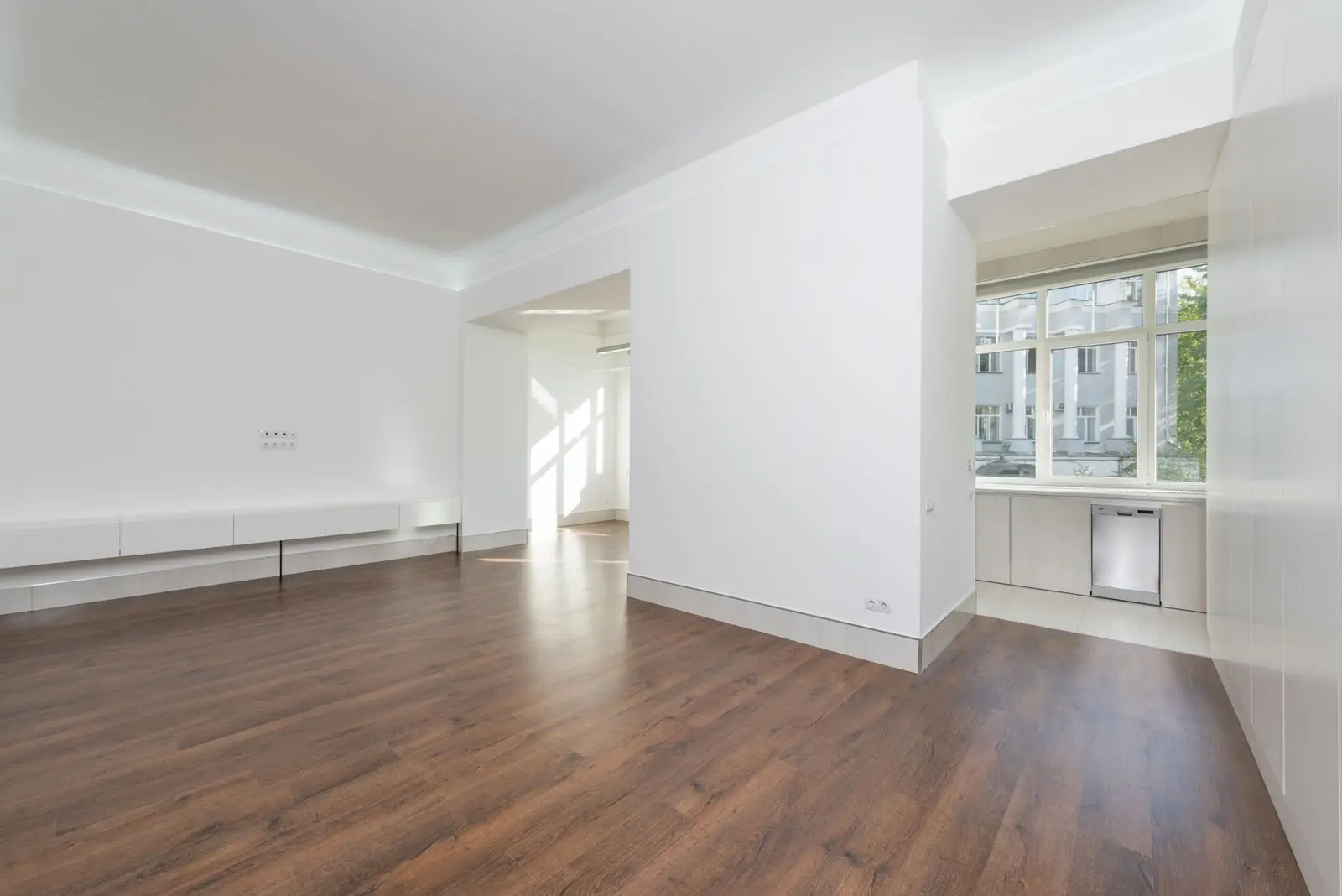 Contemporary empty apartment with white walls ready for move out cleaning in Dallas Texas
