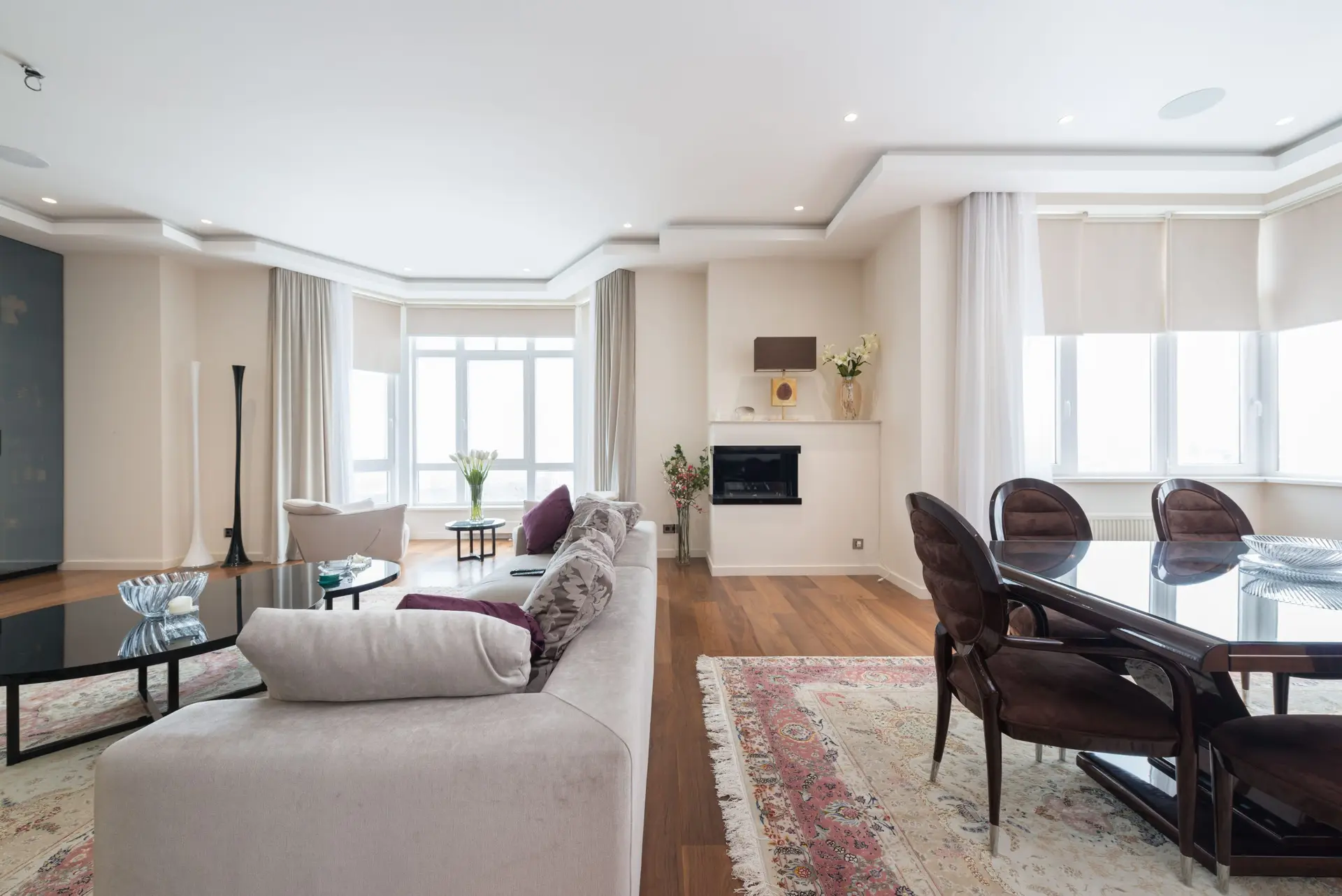 Bright spacious living room representing the re-clean guarantee for housekeeping in Preston Hollow Dallas TX